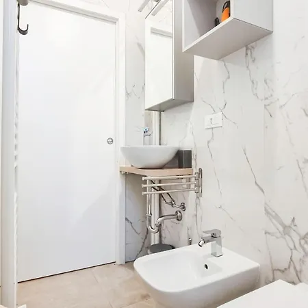 Italianway Easy - Ozieri 7 * Milán